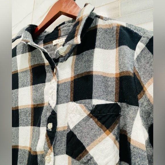 Harper Size medium Buffalo Plaid Button Up Tie Front Chest Pocket Flannel Shirt - Picture 4 of 8